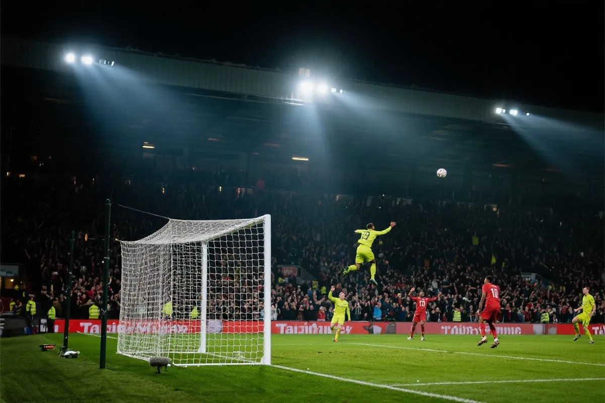 世界杯精彩集锦：穿越时光的进球、扑救与绝杀瞬间